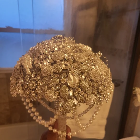Silver brooch bouquet - Picture 3 of 7
